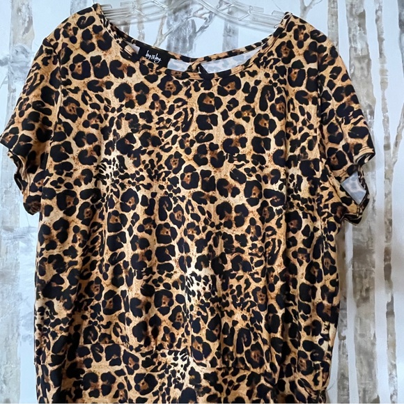 By & By Leopard Print Women's Top - XXL P2P:23” L:25” - Picture 2 of 13
